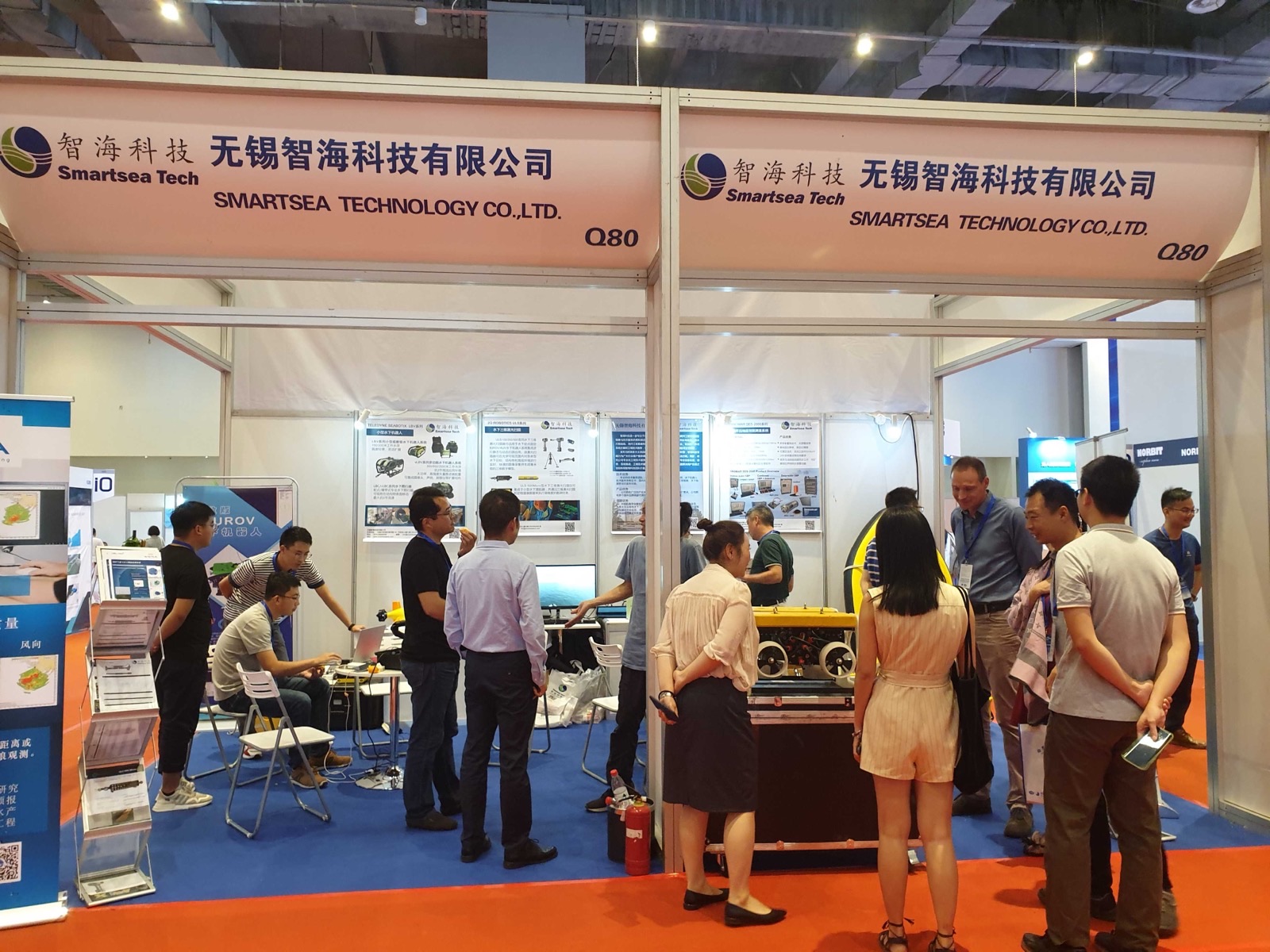 Visitors at Subnero and Wuxi Smartsea Technology booth at iOceans 19